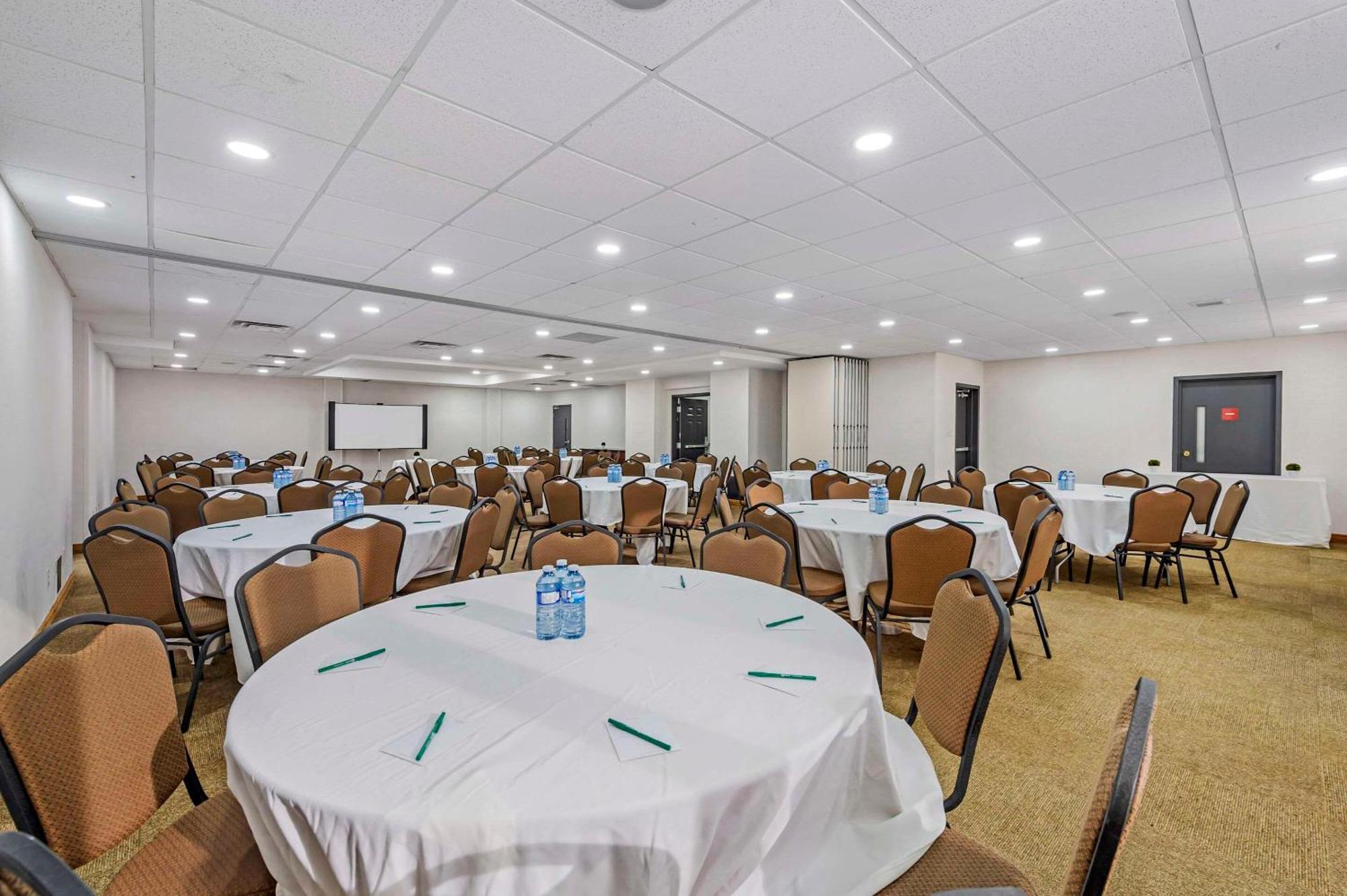 Quality Inn Ottawa Bagian luar foto