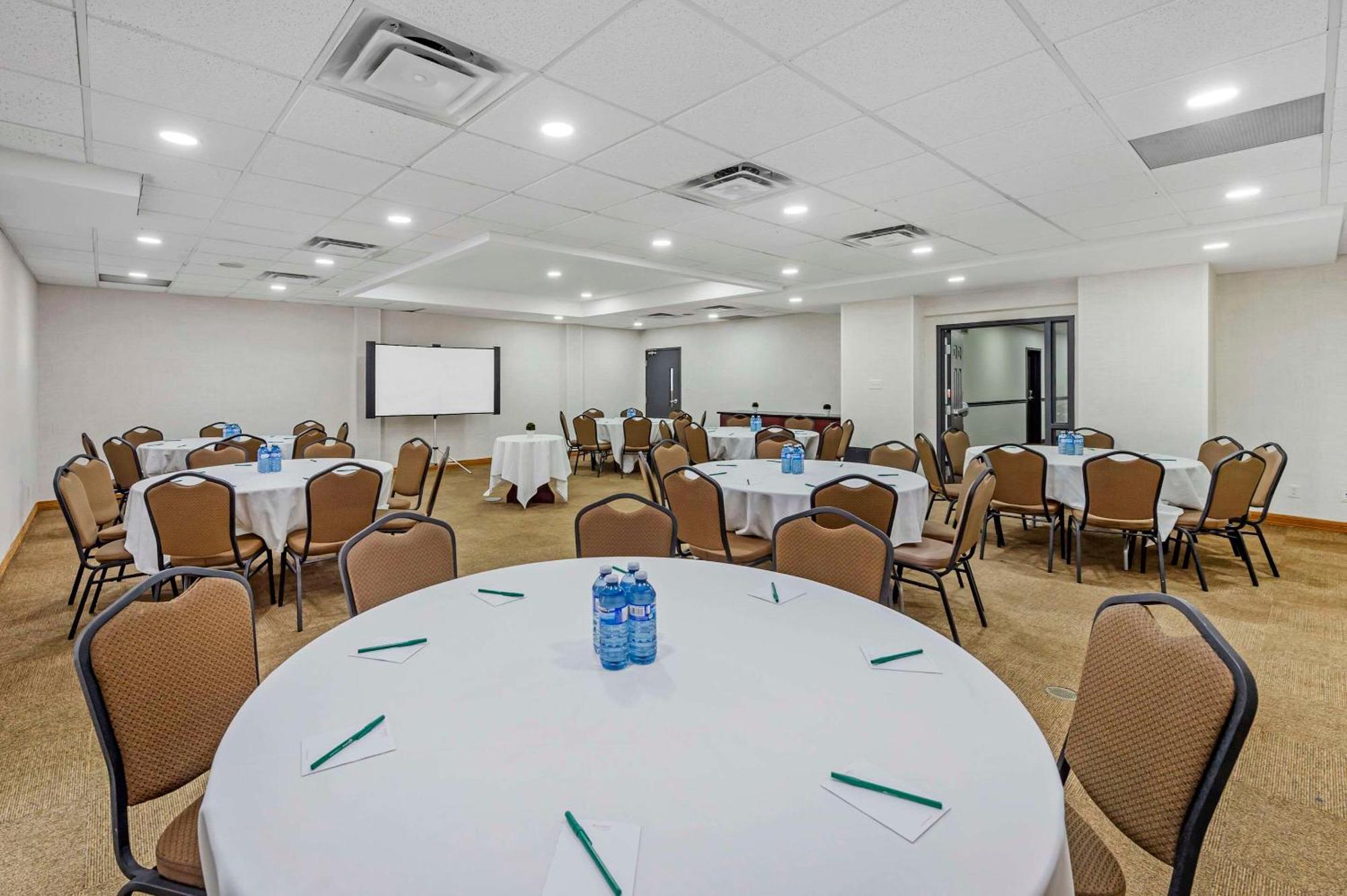 Quality Inn Ottawa Bagian luar foto