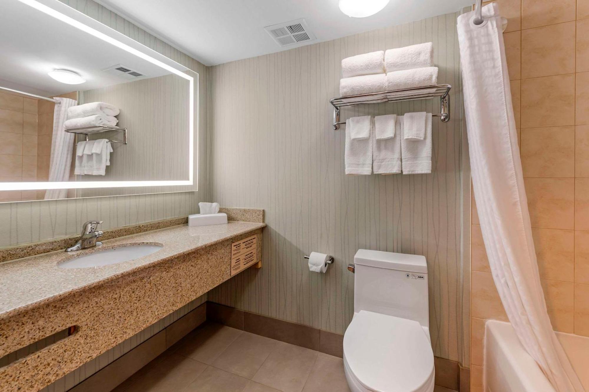 Quality Inn Ottawa Bagian luar foto